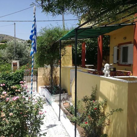 Relaxing Beautiful Holiday Home Lavrion Bagian luar foto