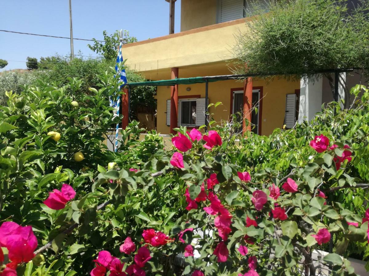 Relaxing Beautiful Holiday Home Lavrion Bagian luar foto